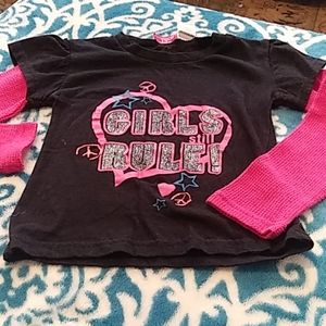 Size 5/6 but fits like a 3t long sleeve shirt